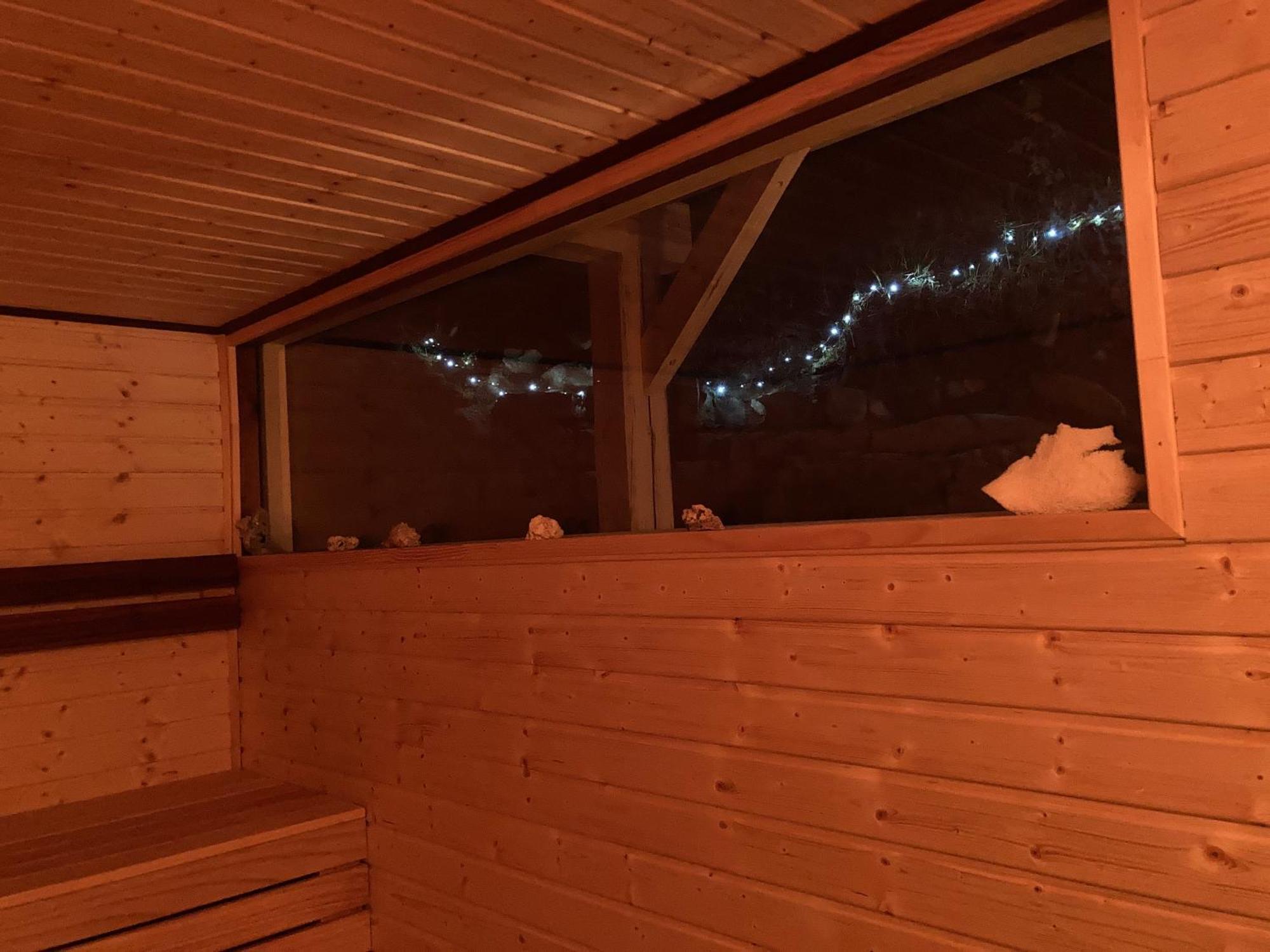 127 Let Stara Chalupa Se Spanim Na Peci A Finskou Saunou Jistebnice Exterior foto